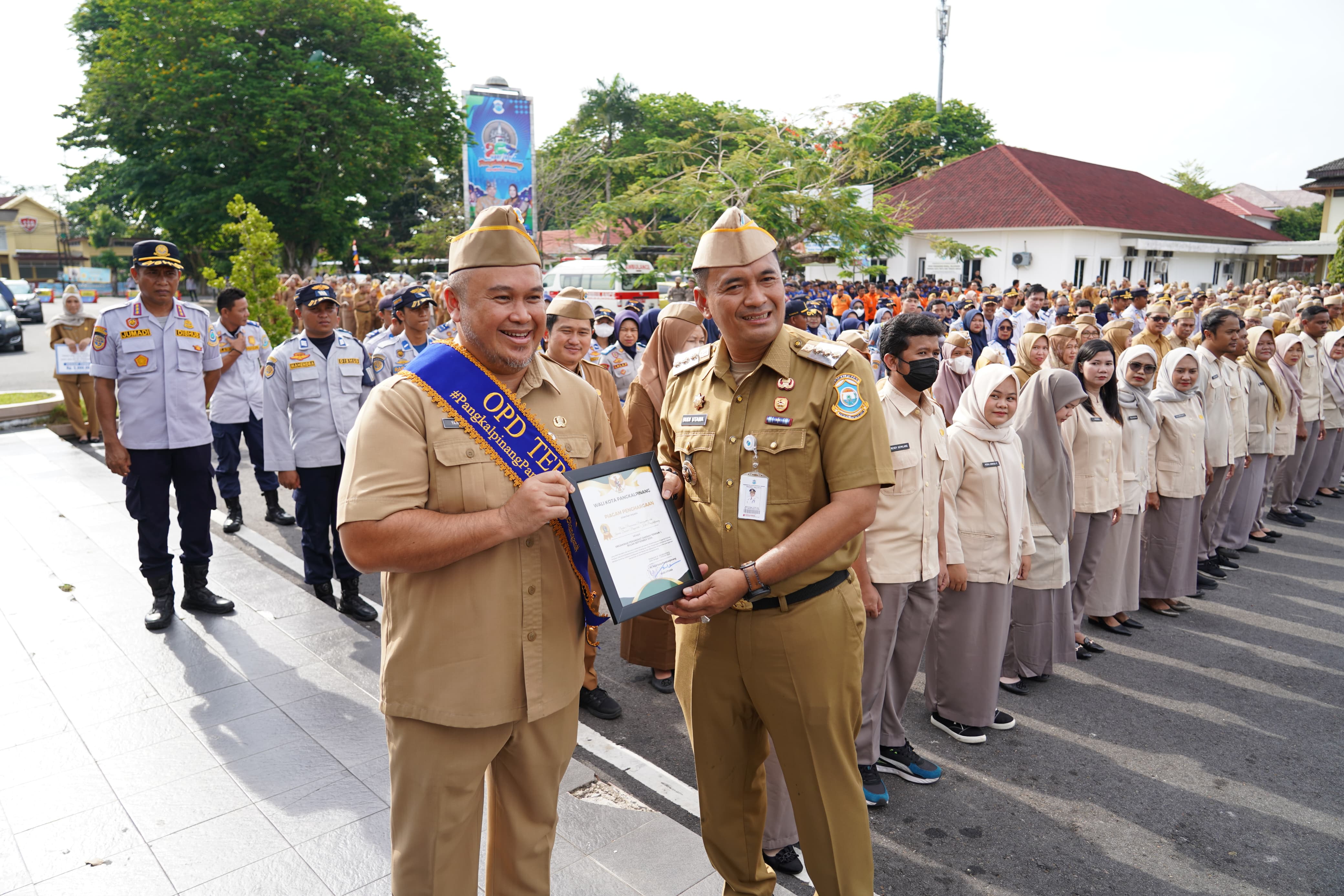 BAPPERIDA KOTA PANGKAL PINANG KEMBALI TOREH PRESTASI, PERDANA TERIMA PENGHARGAAN OPD TERBAIK I


